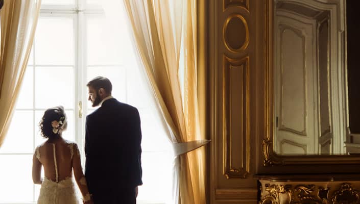 Hochzeitspaar im historischen Saal Hameln