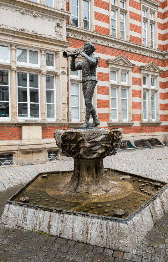 Statue in der Altstadt von Hameln