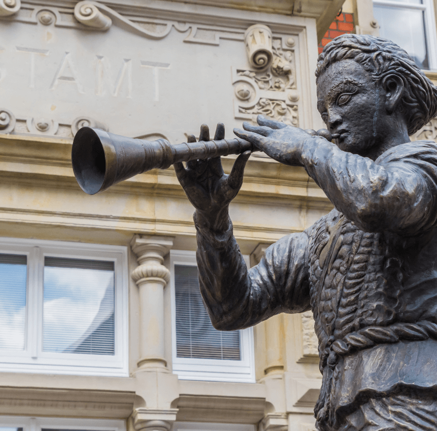 Statue in der Altstadt von Hameln